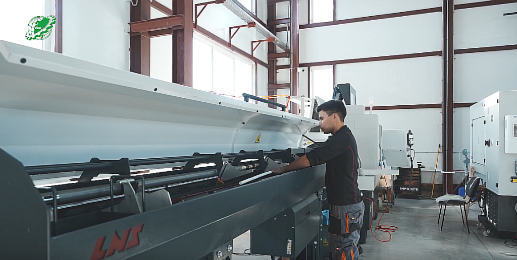 Одно из преимуществ автомата продольного точения — возможность обрабатывать длинные прутки