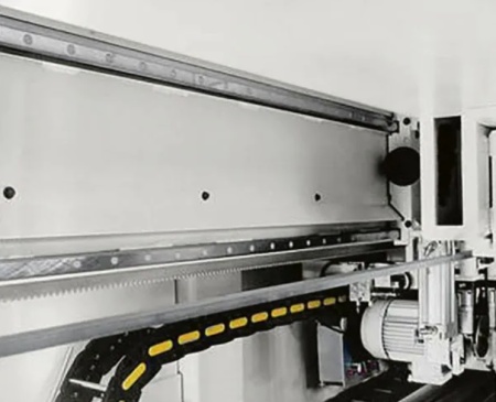 Автоматические пильные центры с одной линией реза SCM Gabbiani серии G 2 / GT 2